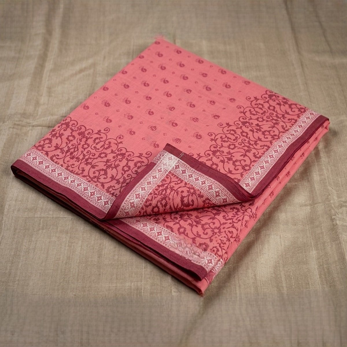 আরামদায়ক সুতি প্রিন্ট শাড়ি কানফুল ডিজাইন